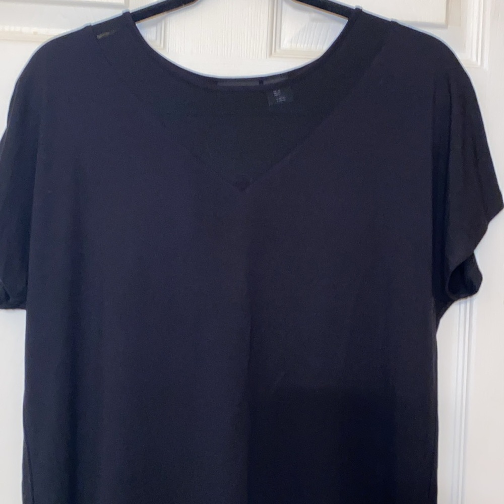 Tahari Women’s  Stretchy Short Sleeve Top  in Black with Mesh Neckline Size Med - Picture 4 of 6
